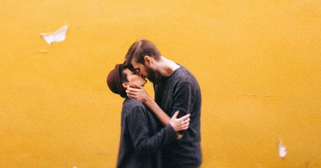 6 Signs of a Soul Mate: How to Know When You Meet the One
