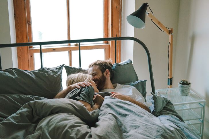 According to a Study Why Couples Should Go to Bed at the Same Time
